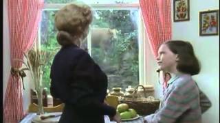 The Camomile Lawn S01 E03