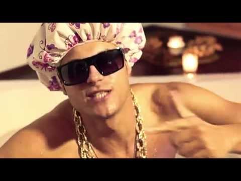 Rime Sature - La Ragazza Fissa (official)