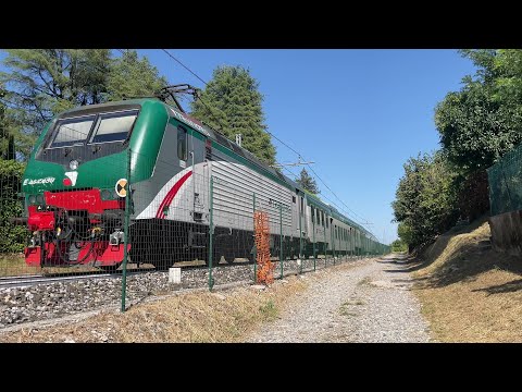 I treni della relazione Milano Porta Garibaldi Bergamo ,via Carnate. Agosto 2022.