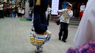 b boys outside of store