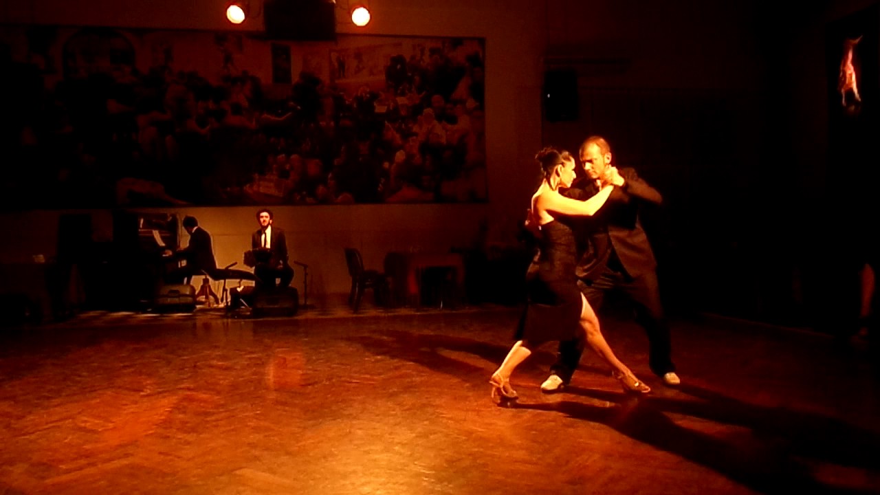 Jose Halfon y Virginia Cutillo , junto a Duo Ranas en Parakultural. Dni Tango Escuela.