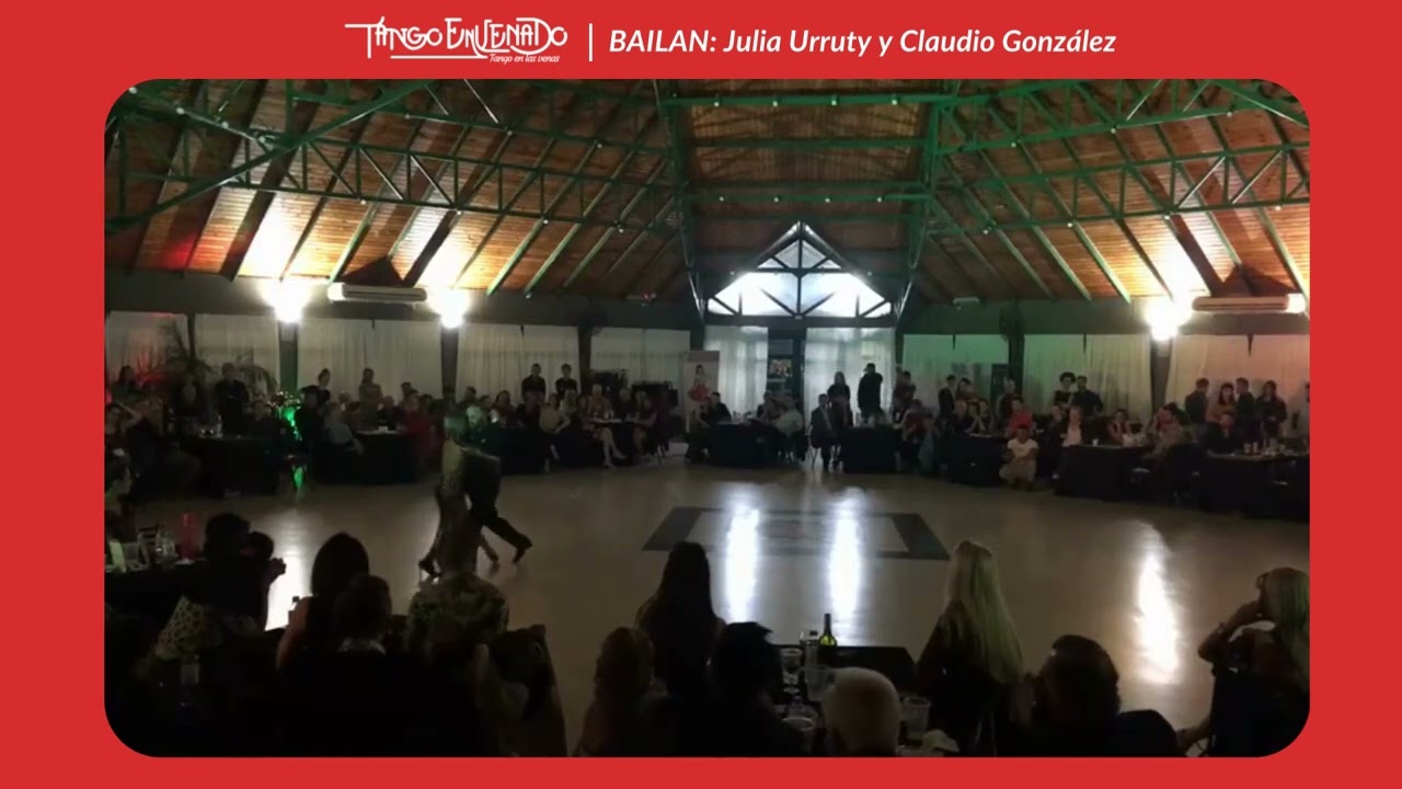 Bailan Julia Urruty y Claudio González en el Festival de Tango Envenado 2022