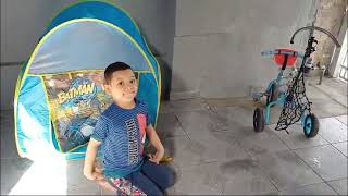 Gabriel brincando na Garagem de Casa