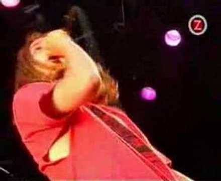 Rage Against The Machine - Guerrilla radio @ Hultsfred 00