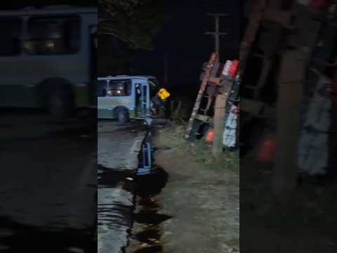 Acidente entre ônibus e carreta mobiliza equipes de resgate na ES-245 em Linhares 🚨🚌