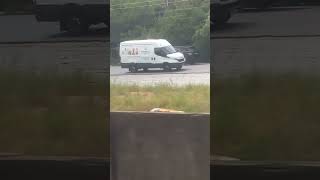 Van do Embalebem e Caminhão Baú Branco