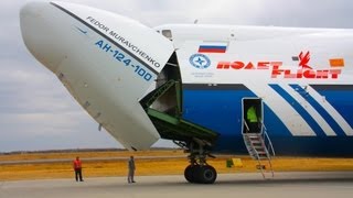 preview picture of video 'Smokey Landing! - Antonov 124 At Airside'
