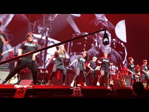 Roger Waters (BCN 13-04-18) - Another Brick in the Wall