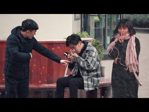 當男生當眾遭陌生人辱罵，只是因為化妝......