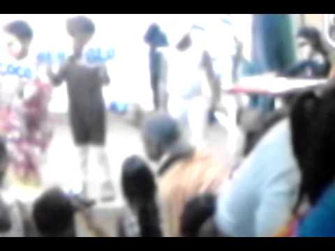 Asa en la radio hay un pollito