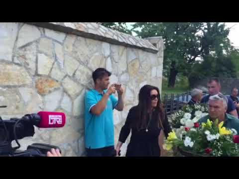 DRAGANA MIRKOVIĆ I MILE KITIĆ STIGLI NA SINANOVU SAHRANU