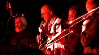 Larry Carlton at Blue Note Jazz Club in New York City - "Double Cross"