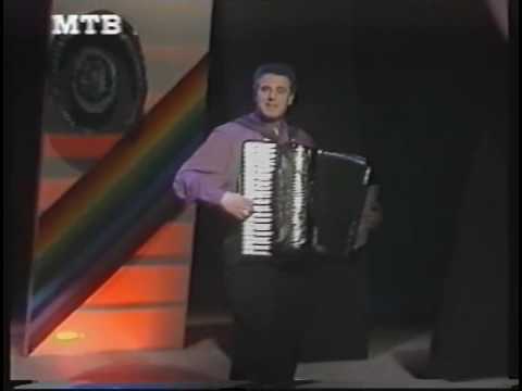 Ljubi me Ile Ilija - Atina Apostolova - Macedonian Folk Song