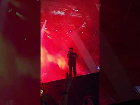 Hardwell throws headphones due to technical issues at Saga Festival 2024