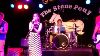 Taylor singing with Ivy League at Stone Pony