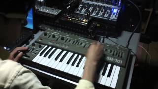 Roland SH-101+KORG Volca Beats(Sync Sequence)