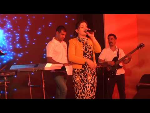 Himanshi Tanwar sung Lal Meri...........!