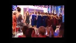 Chimene  Badi  et Les Gospel Church chantent Proud  Mary