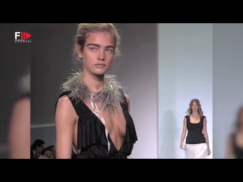Vintage in Pills VERA WANG Spring 2003 - Fashion Channel