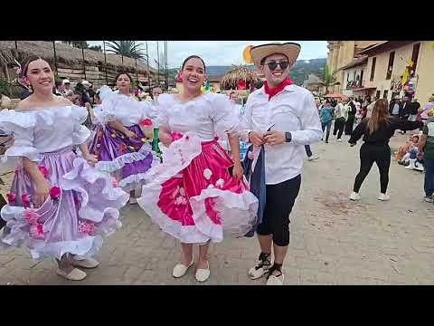 Segunda Parte del Gran #DesfileFolclorico y cultural "Regiones de Colombia", En Tibaná Boyacá.
