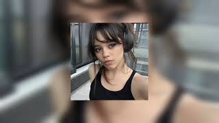 شيرين خلي يدوري عليه