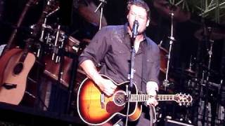 6-6-09 - Cowboy Stadium - Blake Shelton - I&#39;ll Just Hold On