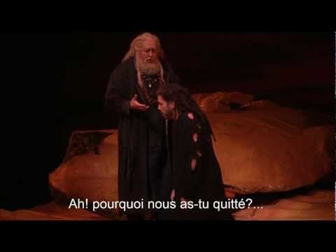 Ne nous mêlons jamais aux gens du siècle.