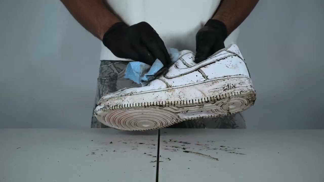 How-To: Clean your shoes with Revitalyzr Wipes