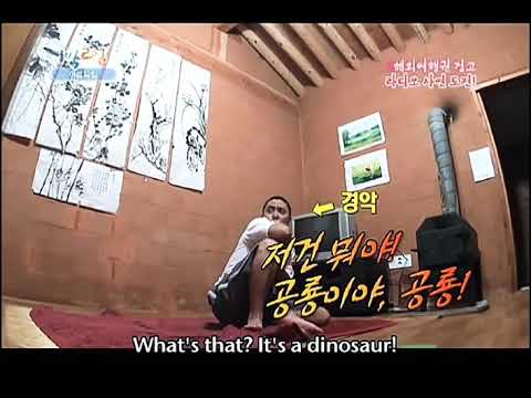 Eun Jiwon attacked by moths. 😂