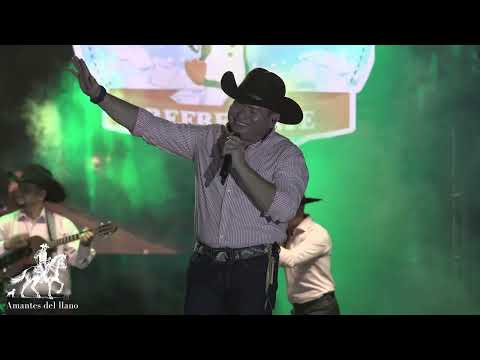 Wilton Gámez interpreta Olvido sin copas en los cumpleaños de Paz de Ariporo 2025  Orgullo Llanero