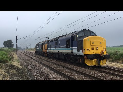 DRS 37425 and 37402 storm north past Ardleigh with 0P47