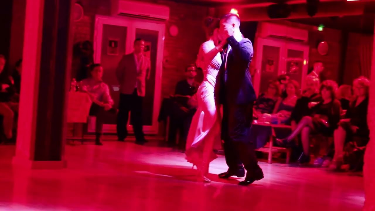 Video thumbnail for Victoria Olivella y Agustín Rojas - Milonga que peina canas - Caló y Berón