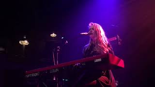 Freya Ridings - Wishbone - Live at Tivoli Vredenburg