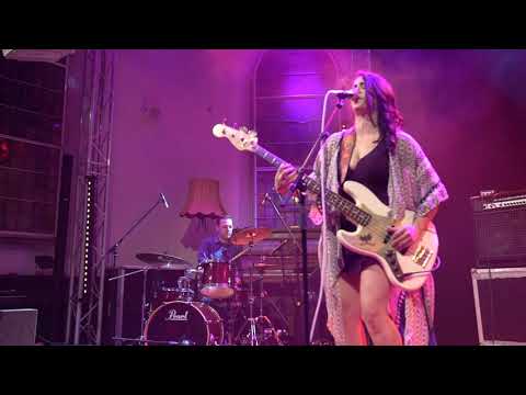 Danielle Nicole It Ain't You Live @ Vanslag Netherlands 2019