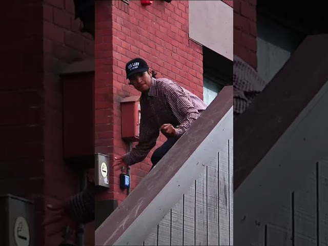 Vídeo relacionado con LYBANG Niños Skateboarding Zapatos Doble Rueda Calzado Deportes de Exterior Gimnástico Sneakers Moda Zapatillas Regalo de cumpleaños para niños