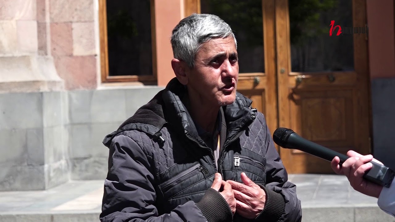 Անտուն քաղաքացին՝ ճամպրուկներով կառավարության դիմաց