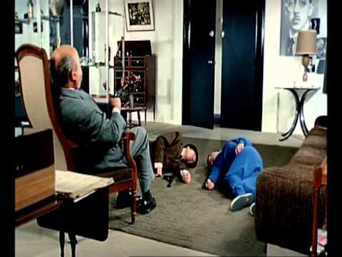 Le grand blond avec une chaussure noire - bande annonce