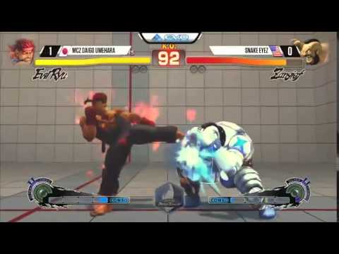 Daigo Umehara vs Snake Eyez USF4 TOP32 - SEMI FINALS - EVO2015 #evo2015