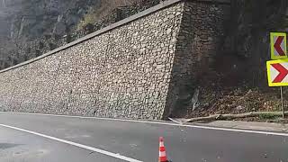 VIDEO FOTO Trafic blocat pe Valea Oltului - Au căzut pietre pe drum 1 video