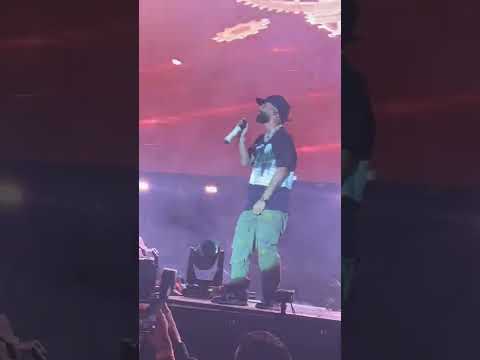 Arcangel aparentemente en vivo
