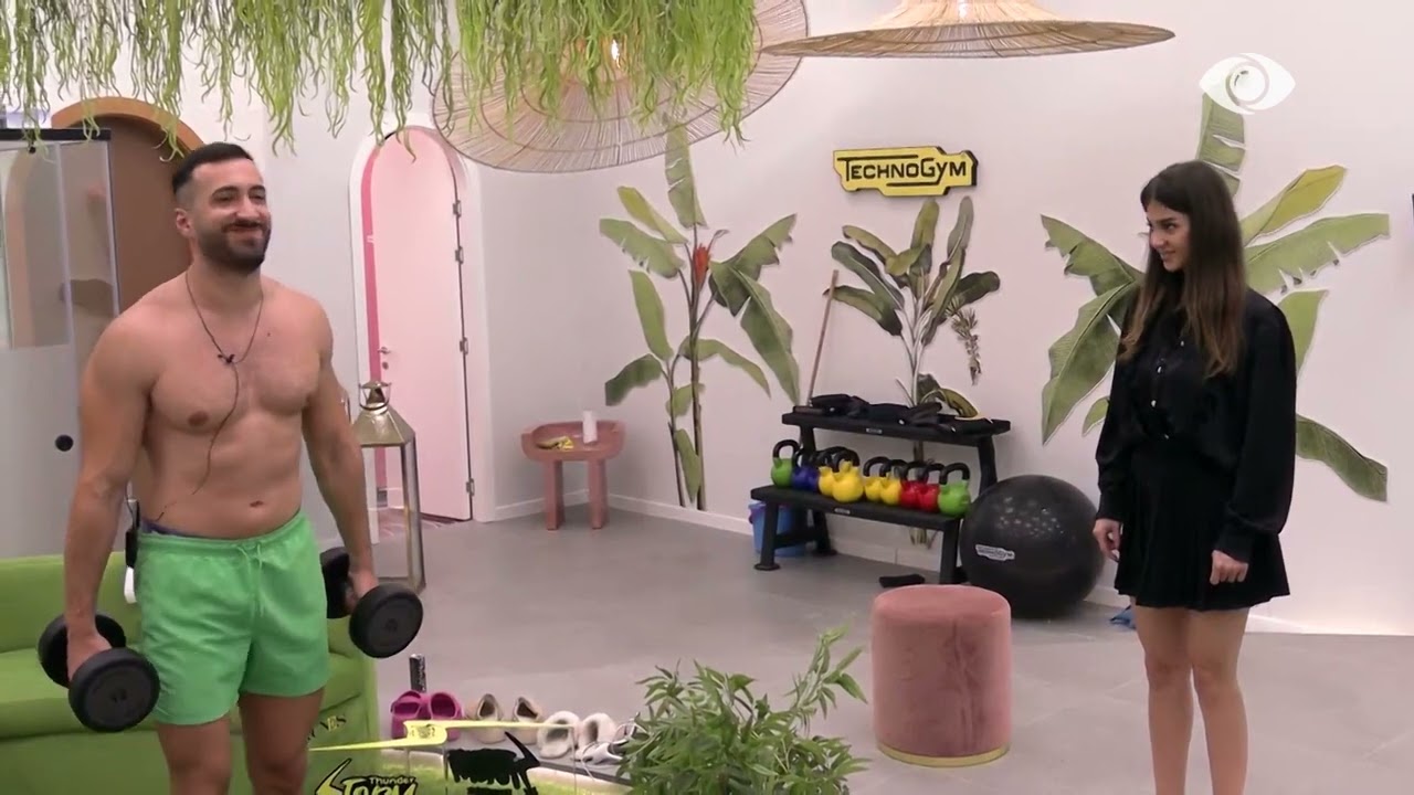 Mos lëviz…/ Loredana dhe Jozi 'ngacmohen' me njëri-tjetrin