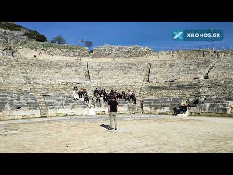 Βίντεο στο οποίο καταγράφεται ένας άνδρας να τραγουδά αυθόρμητα όπερα (την άρια "Lascia ch’io pianga" από την όπερα Ρινάλντο [Rinaldo, 1711] του [[#Georg Friederich Händel [Γκέοργκ Φρήντριχ Χαίντελ]#]]) στην «ορχήστρα» του αρχαίου θεάτρου Φιλίππων, στην Καβάλα, αποδεικνύοντας στην πράξη την εξαιρετική ακουστική του χώρου. Το αρχαίο θέατρο κι ο ευρύτερος αρχαιολογικός χώρος ανήκουν στα προστατευόμενα μνημεία της Unesco.