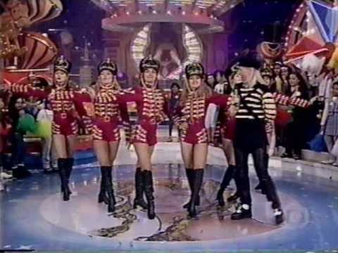 Xuxa cantando "Pelotão da Xuxa" - Xuxa Park 28/11/1998