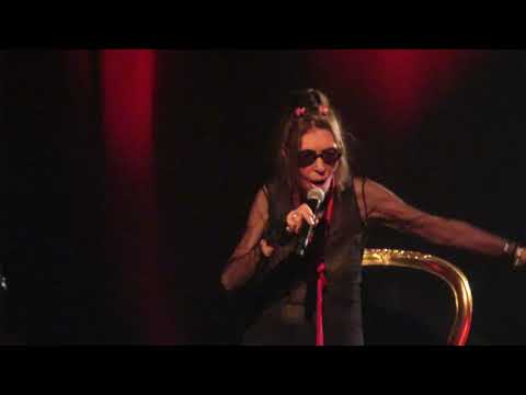 Videoclip de Au Diable Dieu — Brigitte Fontaine