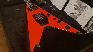 Video thumbnail for 2006 DEAN USA CUSTOM SHOP DIMEBAG DARRELL PANTERA DIME RAZORBACK V RED BLACK BEVELS GUITAR REVIEW by Essex Recording Studios