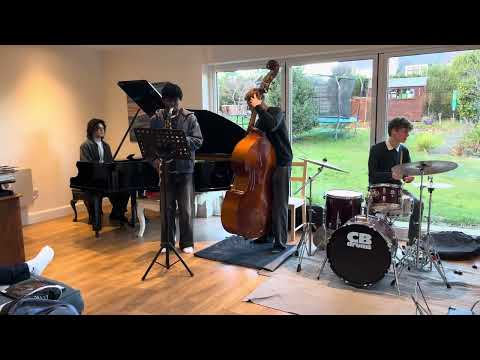 On the wall sessions - moments notice 