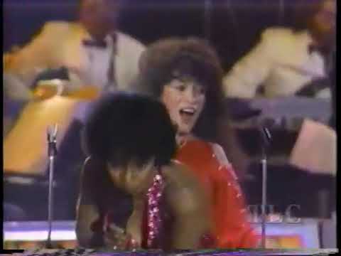 Martha Reeves  - Heatwave  1984 with Darlene Love & Ronnie Spector  Live