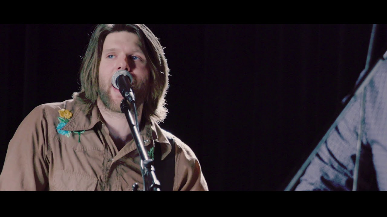 Promotional video thumbnail 1 for Woodie and the Longboards