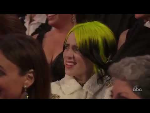 Billie Eilish reacts to Maya Rudolph and Kristen Wiig's impromptu musical medley #Oscars