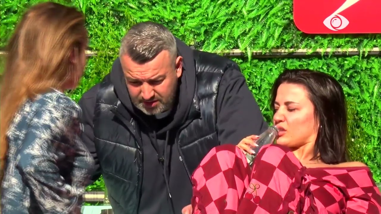 “Palaço”/ Rogerti debaton me Baby G